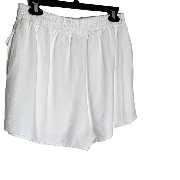 ACOA- white linen blend shorts. Lined. Size L - Picture 4 of 7